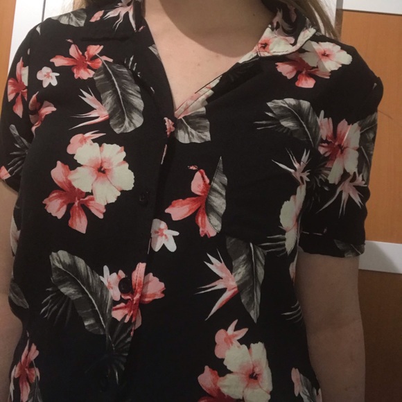 🌻 Short Sleeve Button Down Floral Shirt - Picture 1 of 6